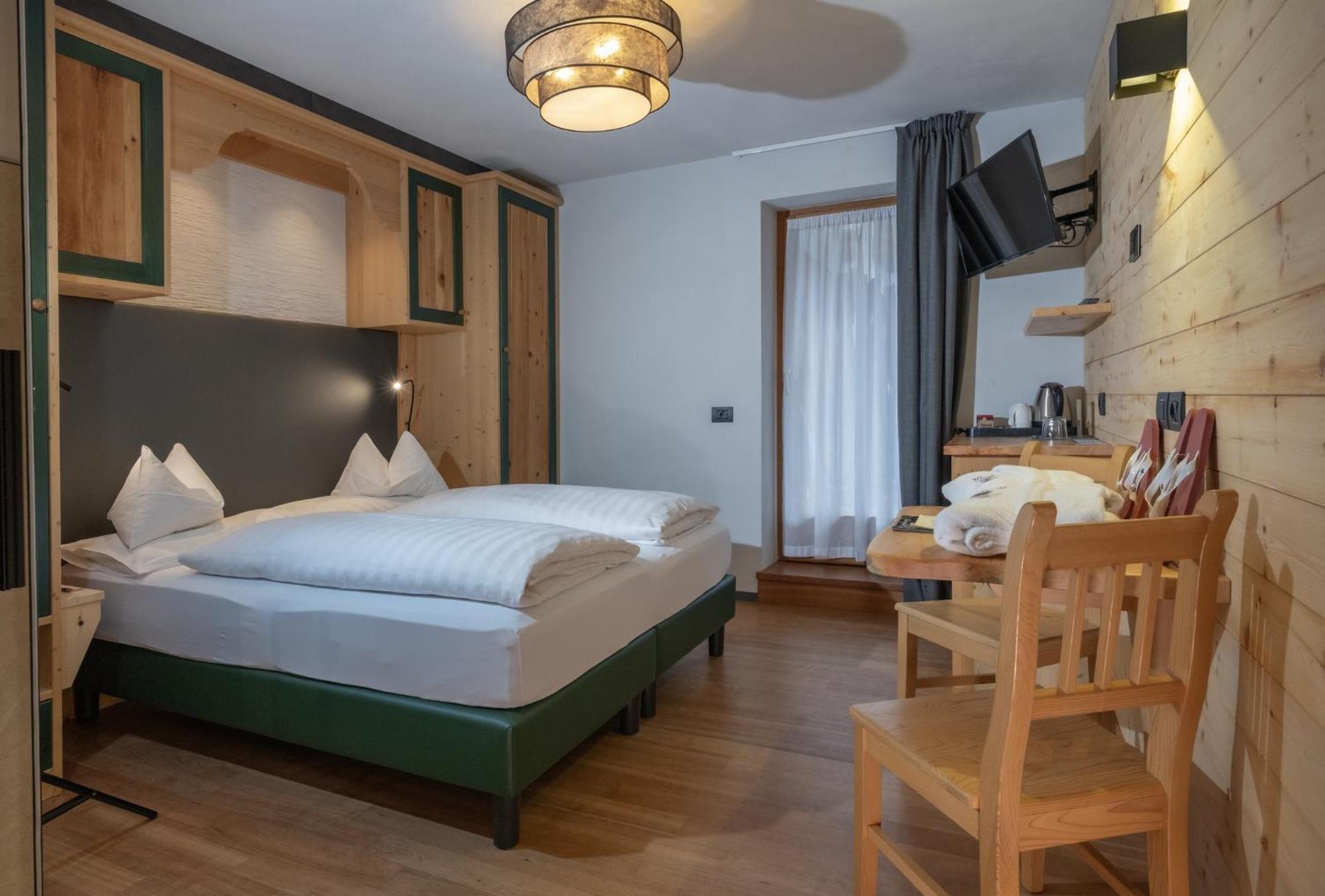 La Roccia Wellness Hotel Cavalese Εξωτερικό φωτογραφία