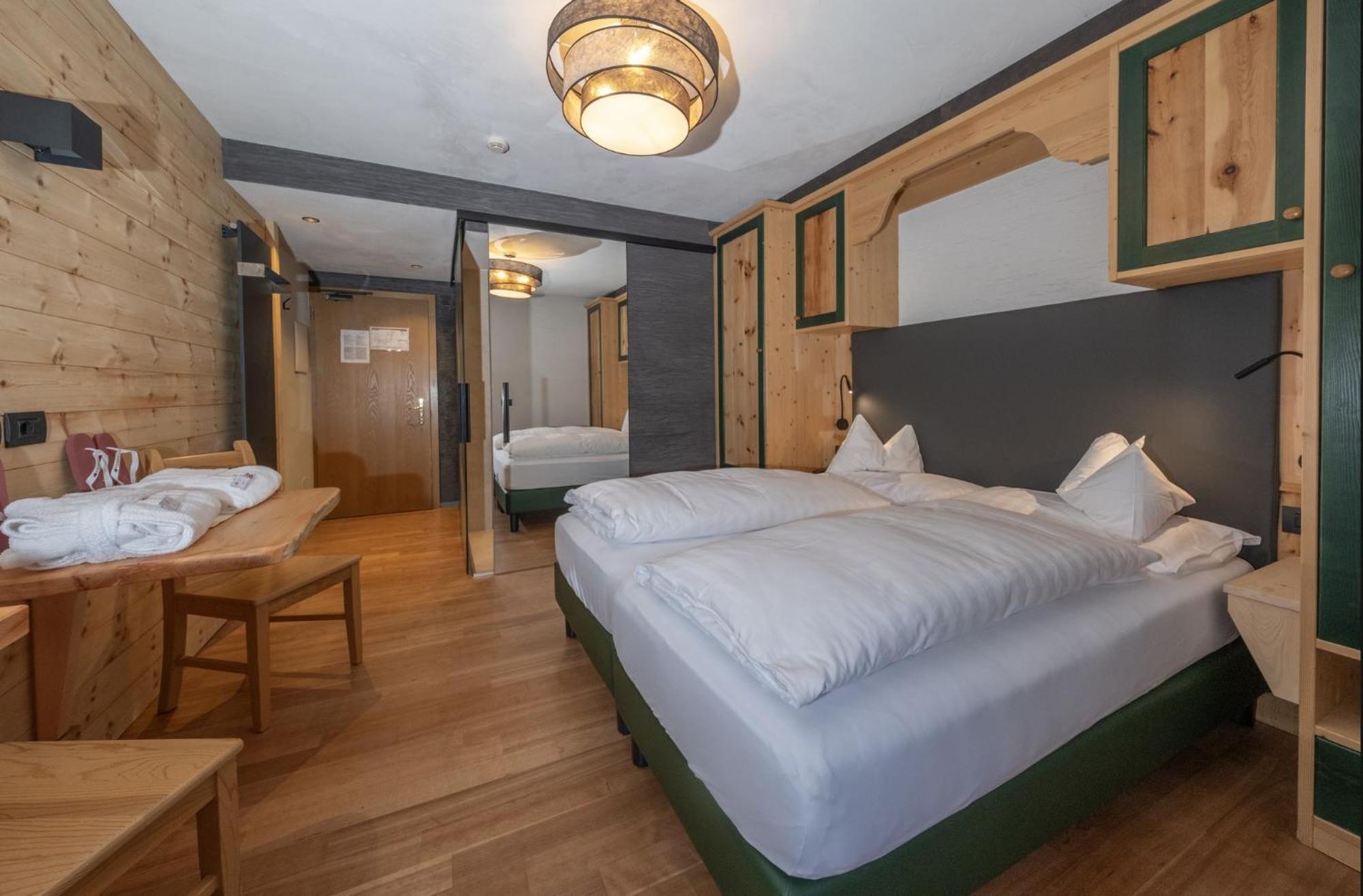 La Roccia Wellness Hotel Cavalese Εξωτερικό φωτογραφία